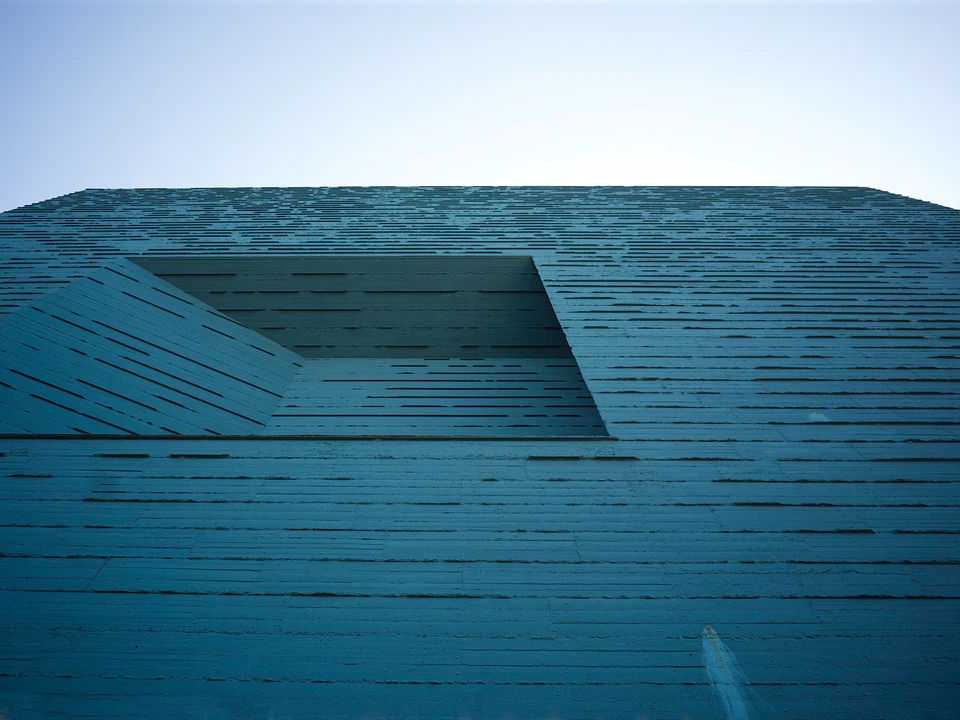 Color — photograph 1 of 73