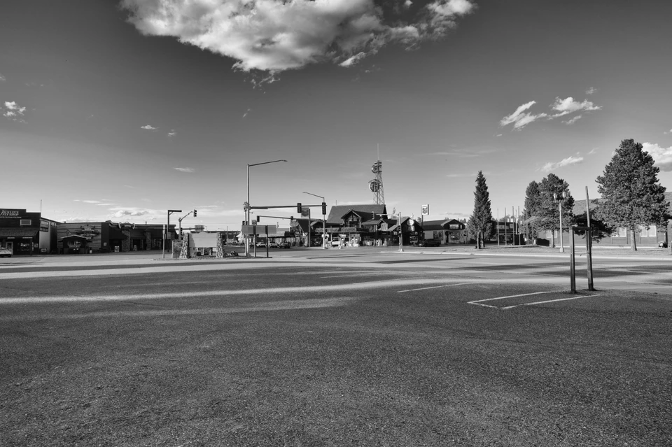 Black & White — photograph 2 of 44