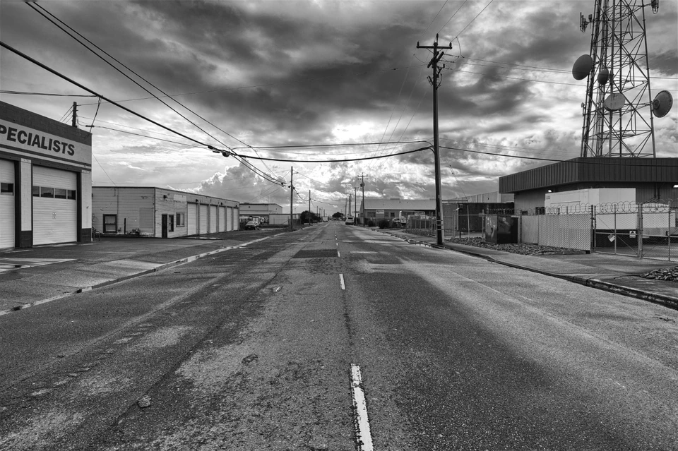 Black & White — photograph 3 of 44