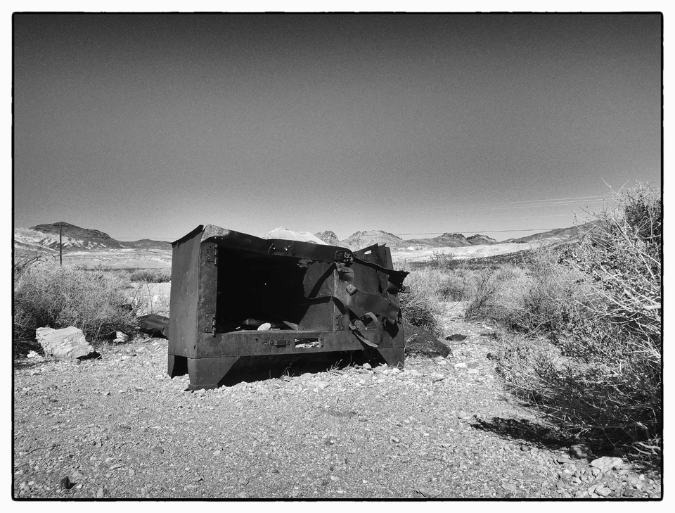Black & White — photograph 5 of 44